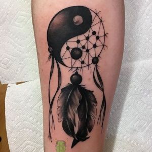 tatuaje yin yang atrapasueños